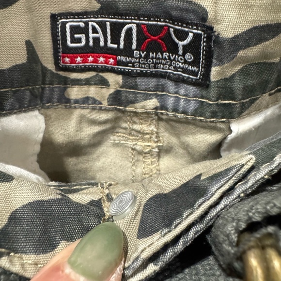 Camouflage Cargo Shorts - Picture 3 of 6